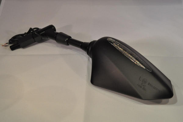 Prístup zadného zrkadla so žmurknutiami pre ľavú pravidlo.