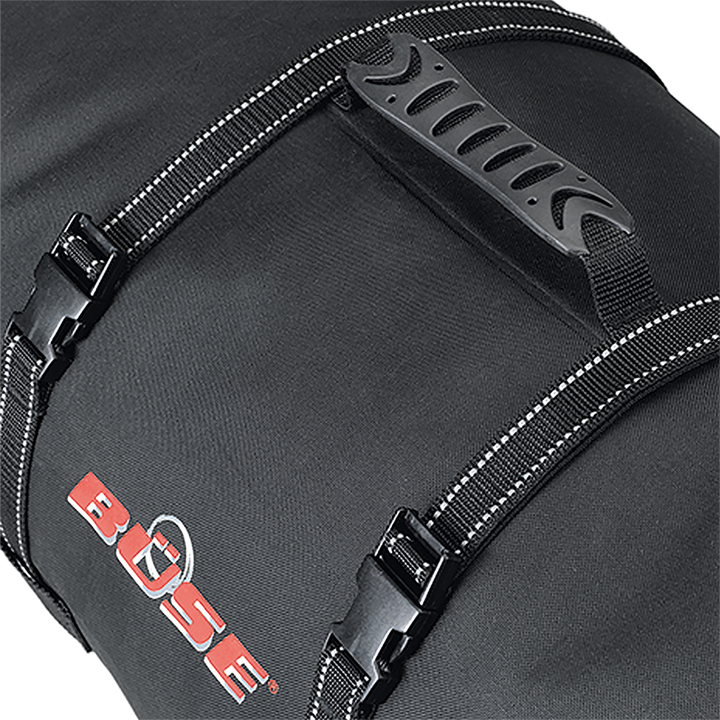 Närbild av Buse Drybag Roll svart med förstärkta remmar och ergonomiskt handtag för enkel transport och säker fastsättning.