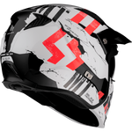 Baksidan av MT Helmets Streetfighter Twin Pearl White med röda grafiska detaljer och ventilationssystem för optimal komfort och säkerhet.