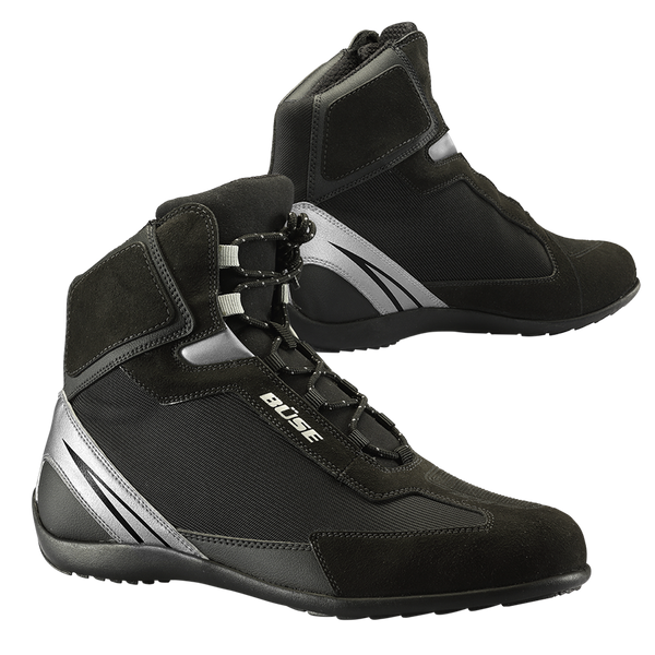 BÜSE Unisex Mc-Skor B50 Svart – skyddande och stilrena motorcykelskor i svart med silverdetaljer. Perfekt för säker och bekväm körning.