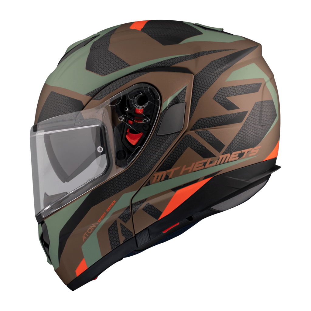 MT Helmets mc-hjälm Atom Camo Gold med sidovy som visar kamouflagedesign, justerbart visir och ventilationsöppningar.