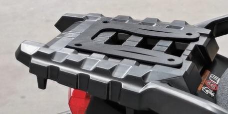 Špecifická doska v hornej doske Alpitech 55 LT GPR Tech kompatibilná s Suzuki V-Strom 800DE 2023/2024 E5